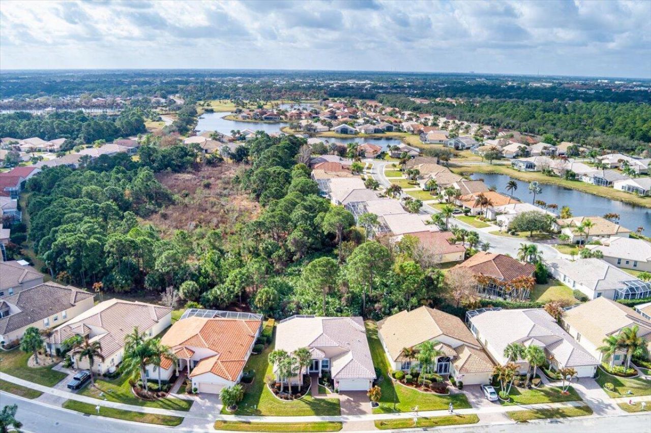 499 NW Blue Lake Drive, Port Saint Lucie, FL 34986 Photo