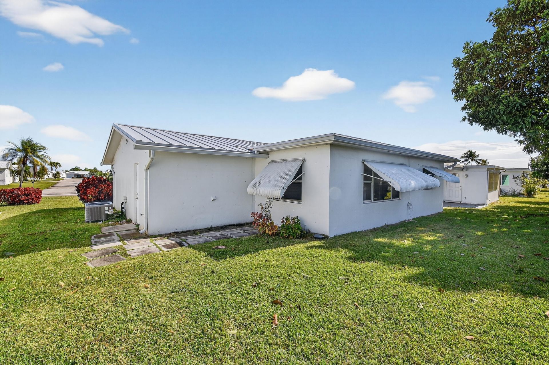 1904 SW Golf Lane, Boynton Beach, FL 33426 Photo