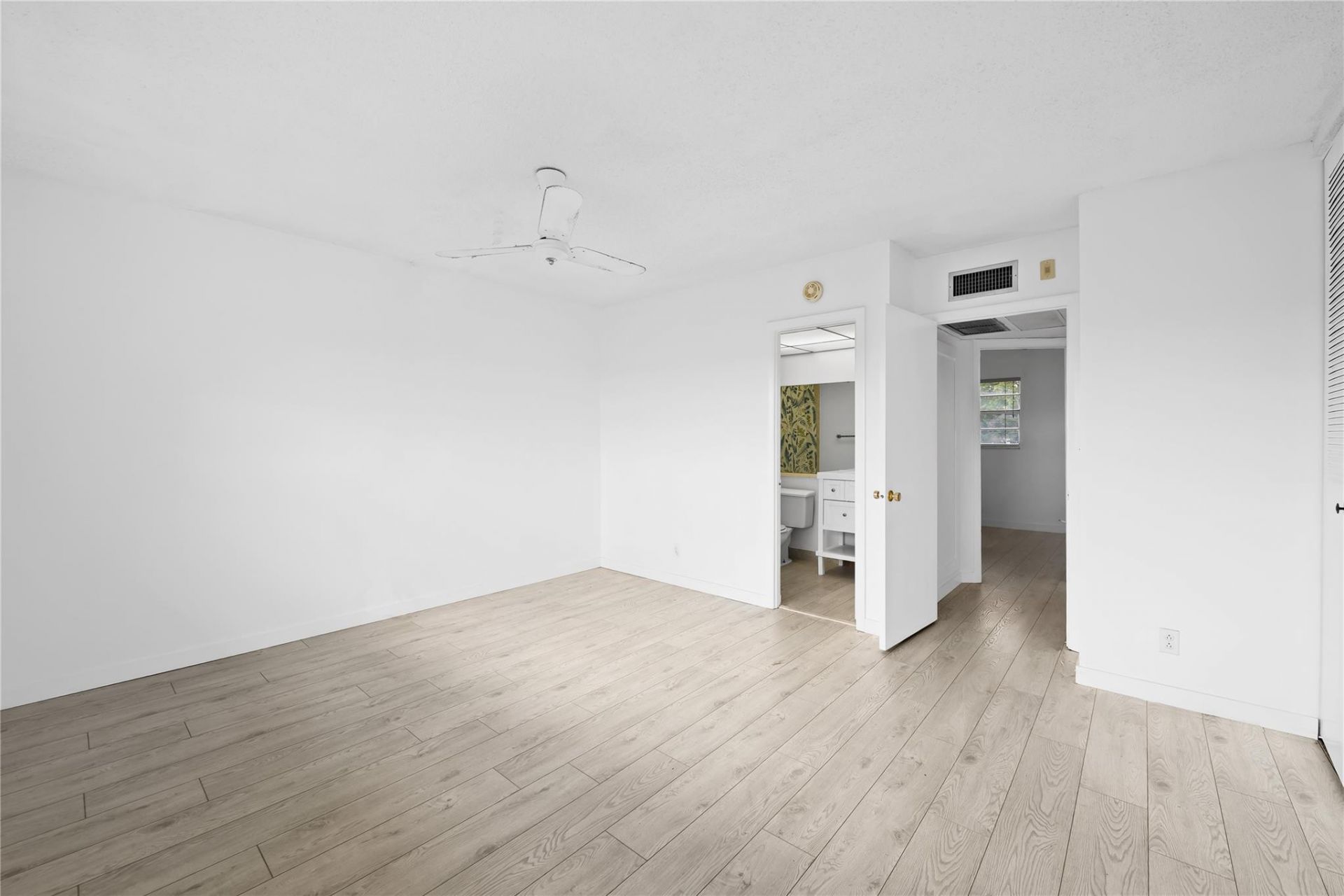 5031 W Oakland Park Boulevard, Unit 309, Lauderdale Lakes, FL 33313 Photo