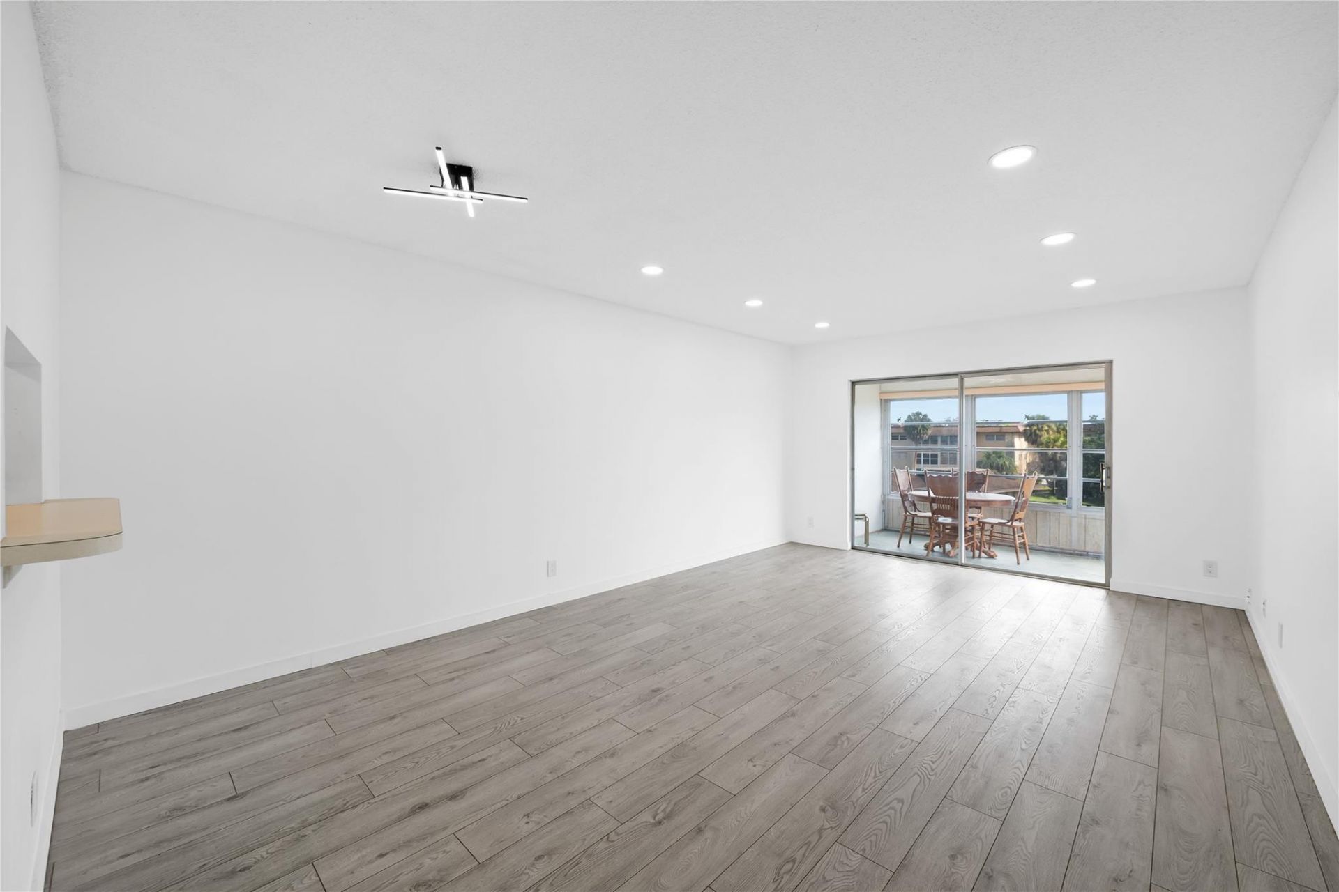 5031 W Oakland Park Boulevard, Unit 309, Lauderdale Lakes, FL 33313 Photo