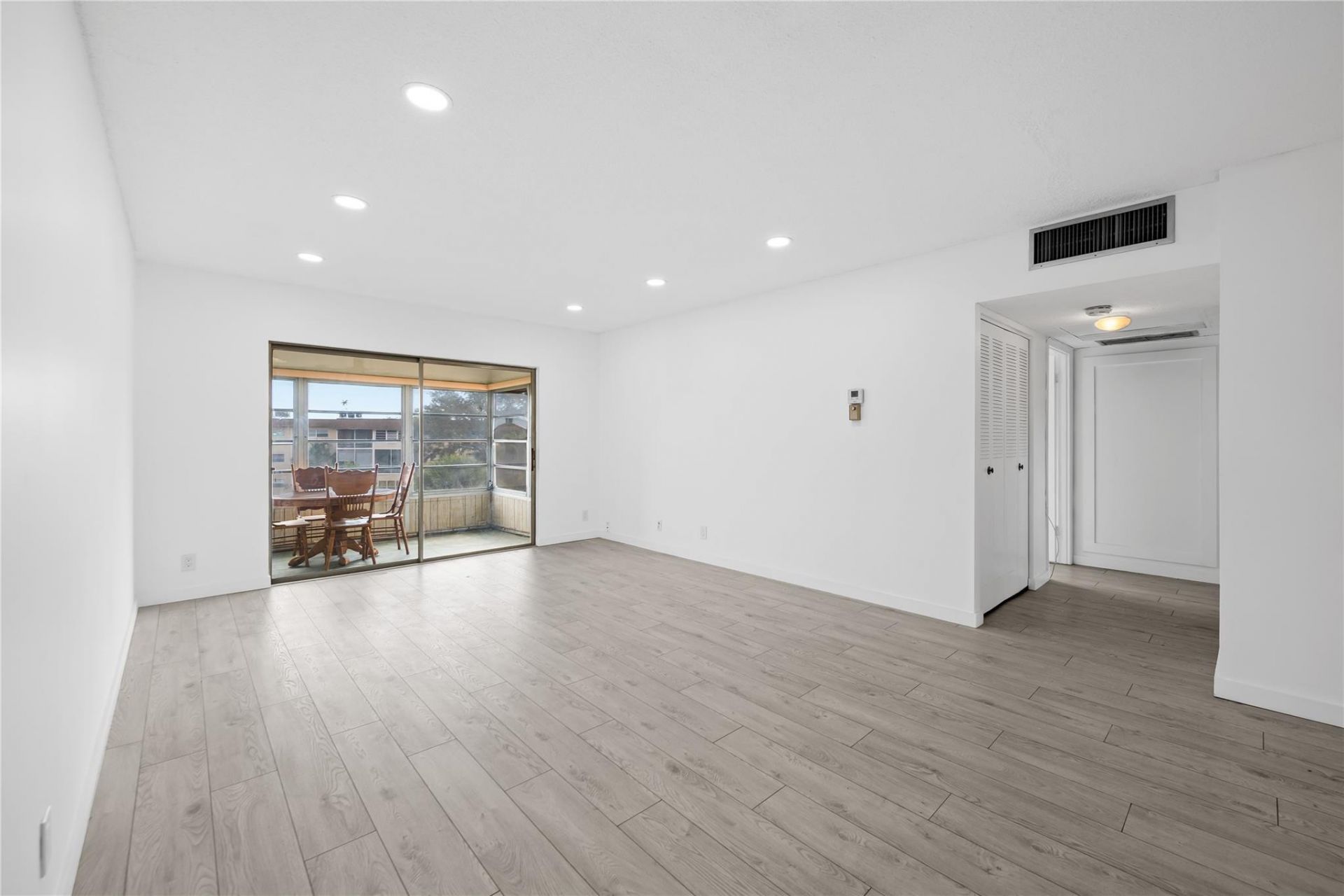 5031 W Oakland Park Boulevard, Unit 309, Lauderdale Lakes, FL 33313 Photo