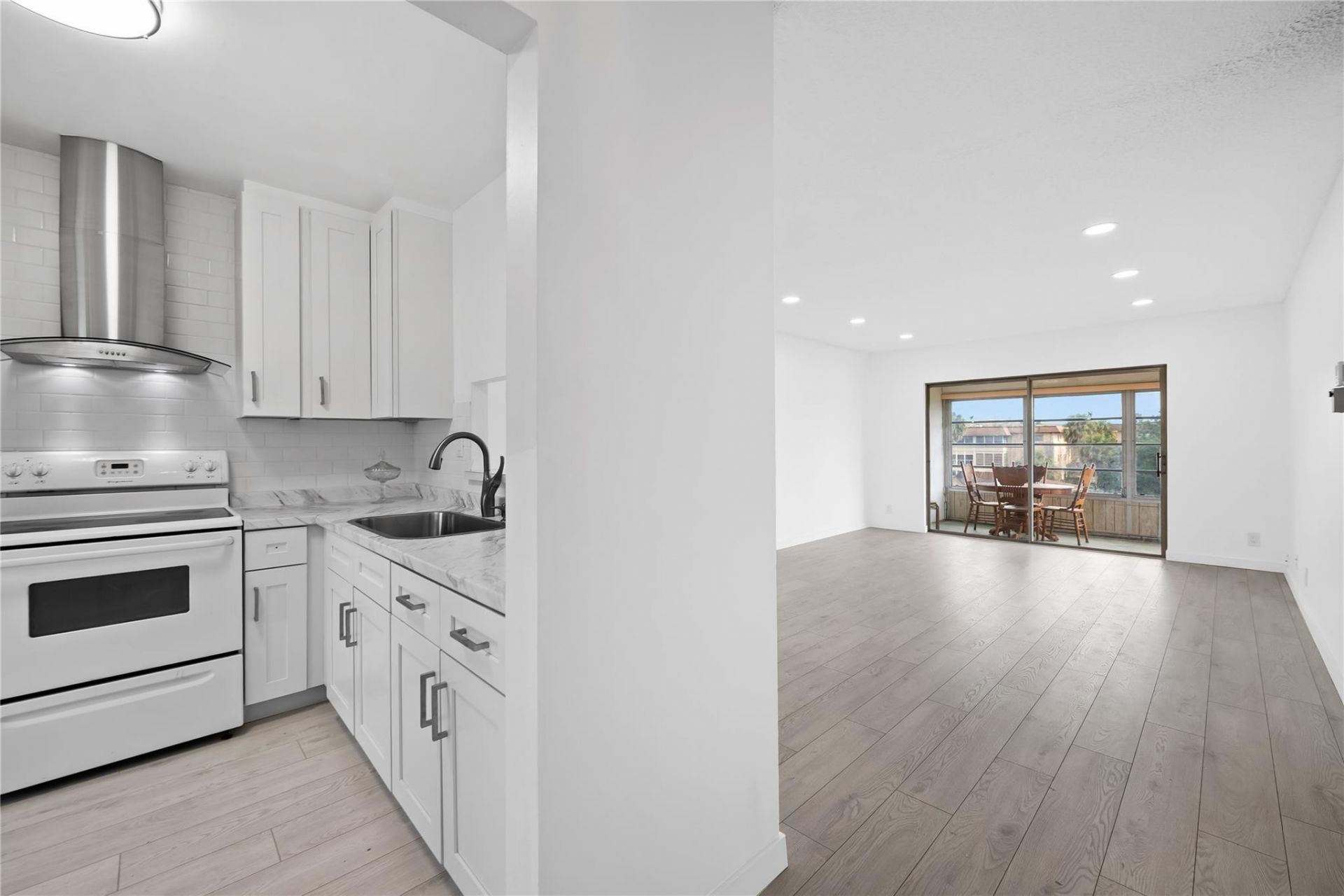 5031 W Oakland Park Boulevard, Unit 309, Lauderdale Lakes, FL 33313 Photo