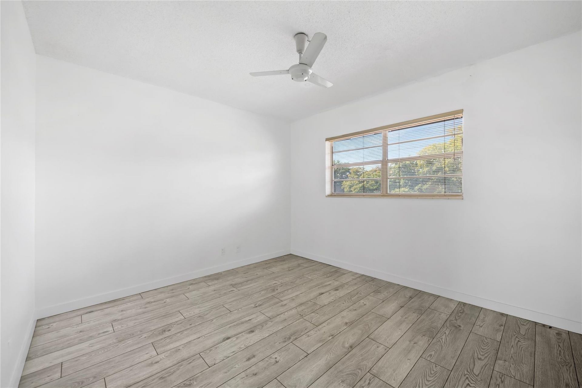 5031 W Oakland Park Boulevard, Unit 309, Lauderdale Lakes, FL 33313 Photo