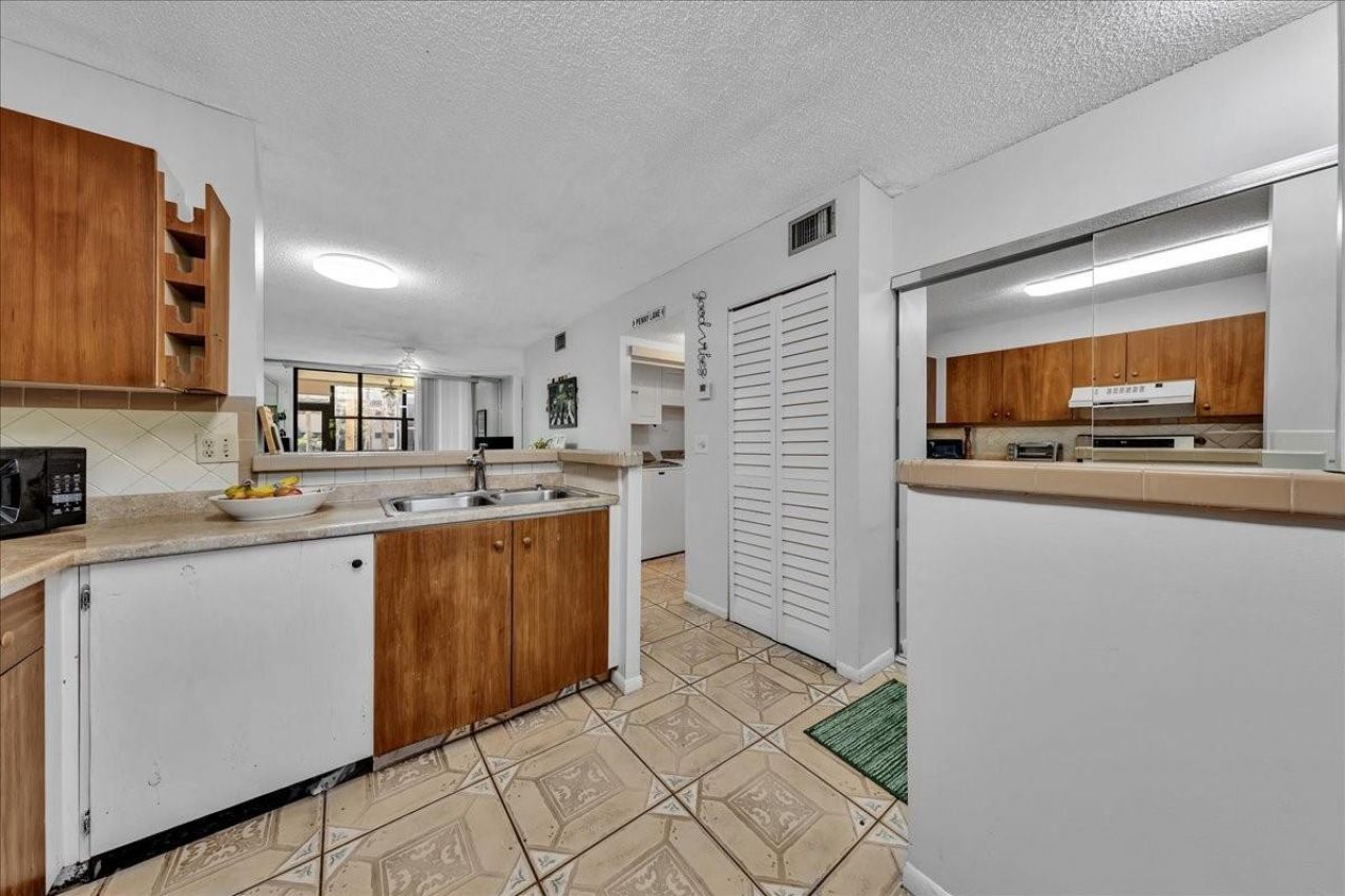 7737 NW 79th Avenue, Unit 105, Tamarac, FL 33321 Photo