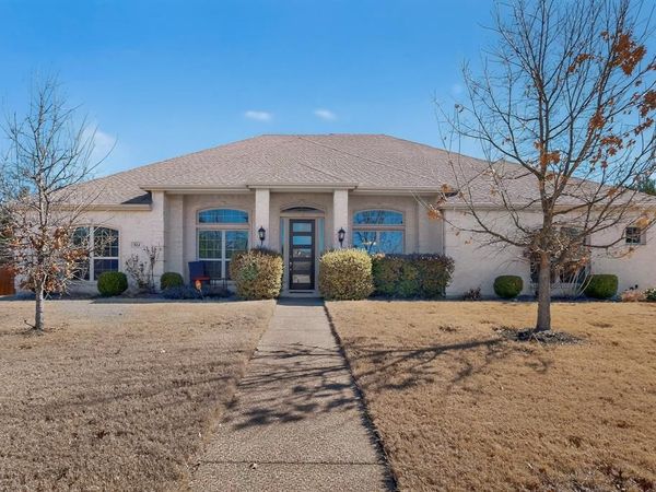 824 State Street, DeSoto, TX 75115