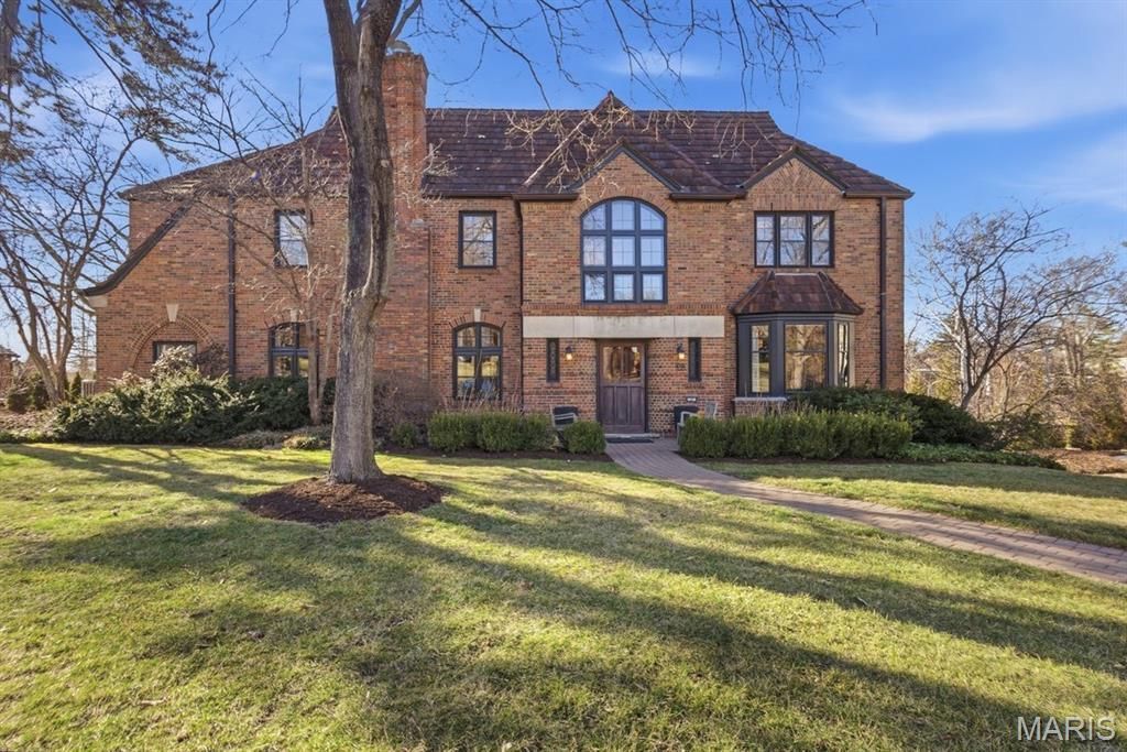 28 Lake Forest Drive, Richmond Heights, MO 63117 Main Photo