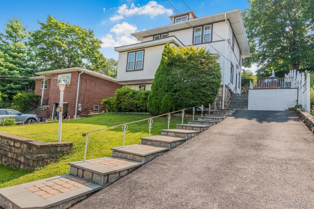 7 Elaine Terrace, Yonkers, NY 10701 Main Photo
