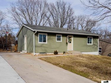 9530 Burton Street, Lincoln, NE 68526