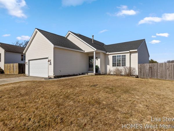 206 Pine Meadow Drive, Belding, MI 48809