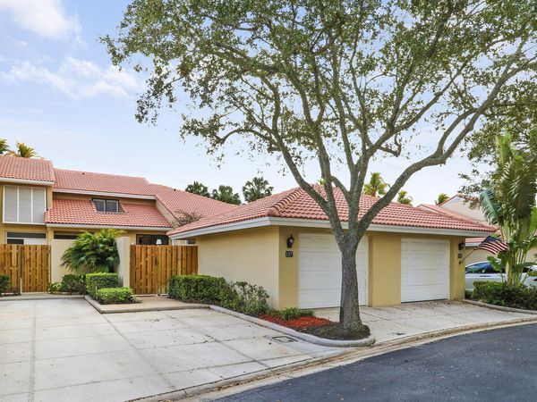 127 Old Meadow Way, Palm Beach Gardens, FL 33418
