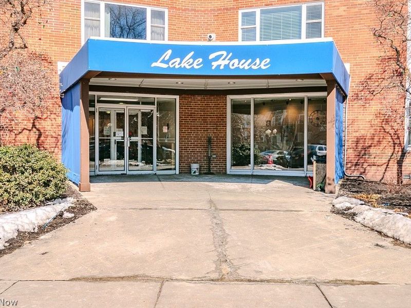 11850 Edgewater Drive, Unit 1002, Lakewood, OH 44107 Photo 3