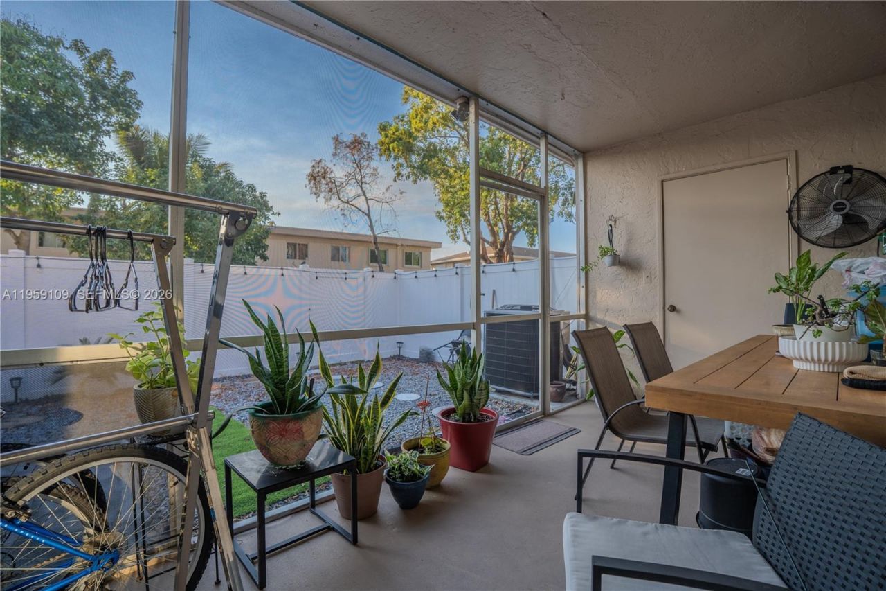 1527 NW 80th Ave , Unit I, Margate, FL 33063 Photo