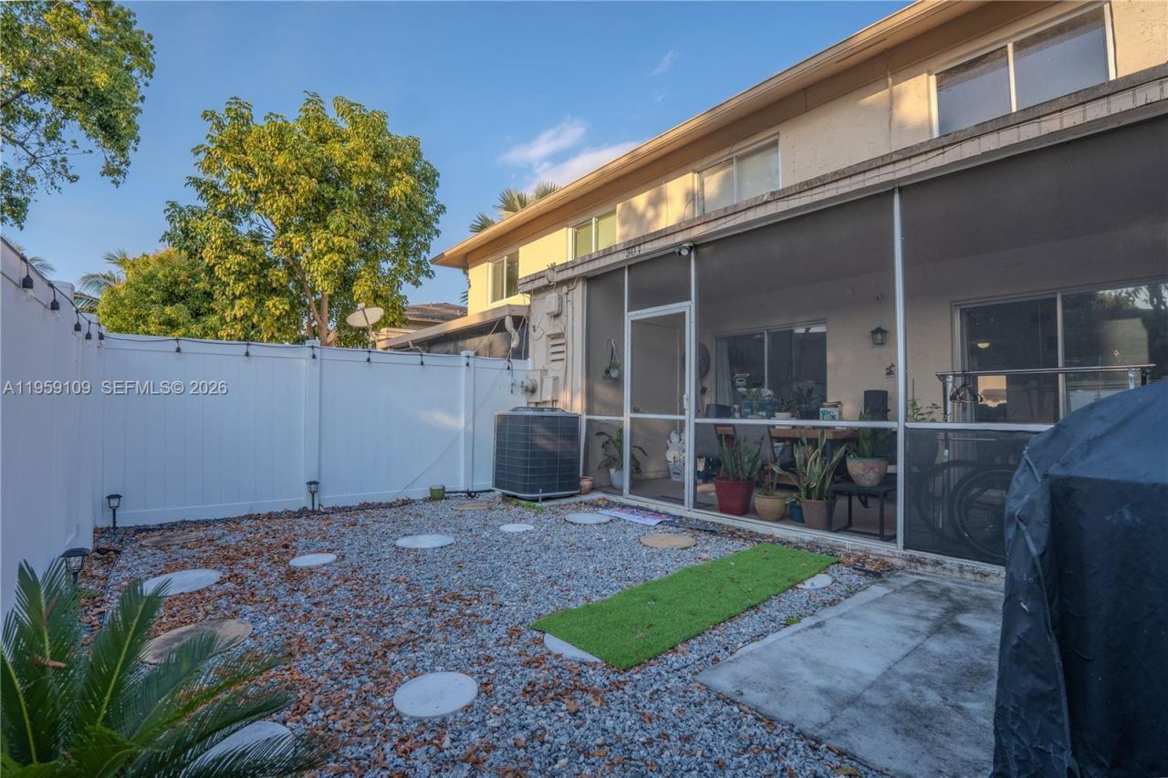 1527 NW 80th Ave , Unit I, Margate, FL 33063 Photo