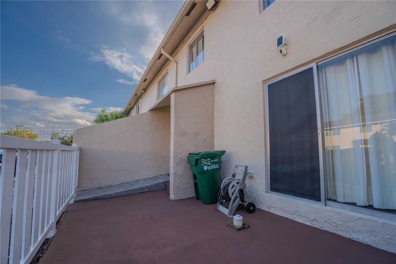 1527 NW 80th Ave , Unit I, Margate, FL 33063 Photo