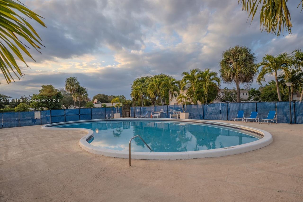 1527 NW 80th Ave , Unit I, Margate, FL 33063 Photo