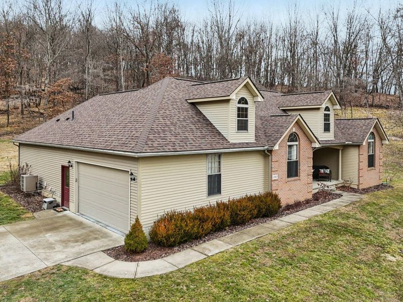 2363 Turnberry Court, Newark, OH 43055 Photo 2
