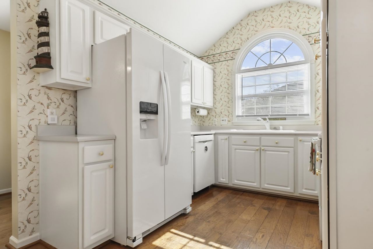 4002 Acorn Way Photo 10