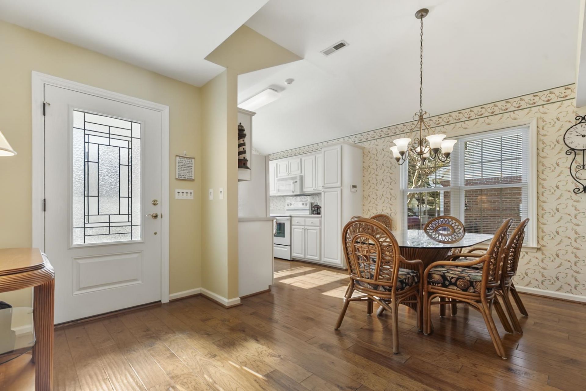 4002 Acorn Way Photo 15