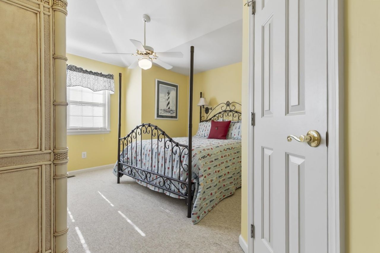 4002 Acorn Way Photo 25