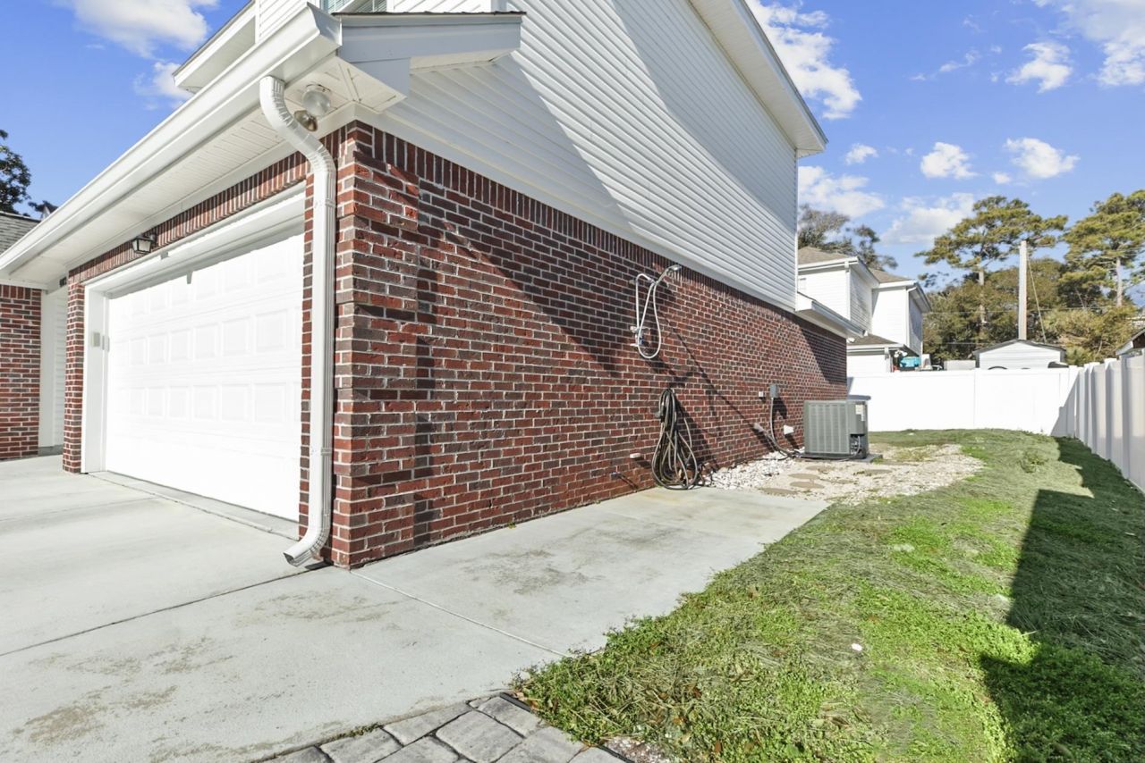 4002 Acorn Way Photo 5