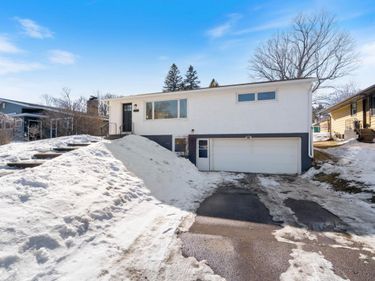 2233 Woodland Avenue, Duluth, MN 55803