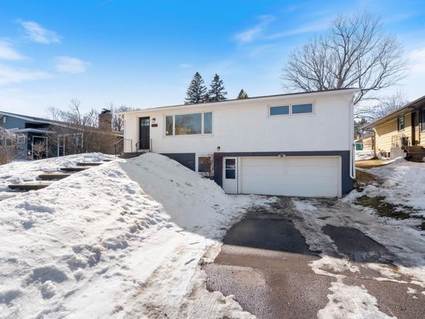 2233 Woodland Avenue, Duluth, MN 55803