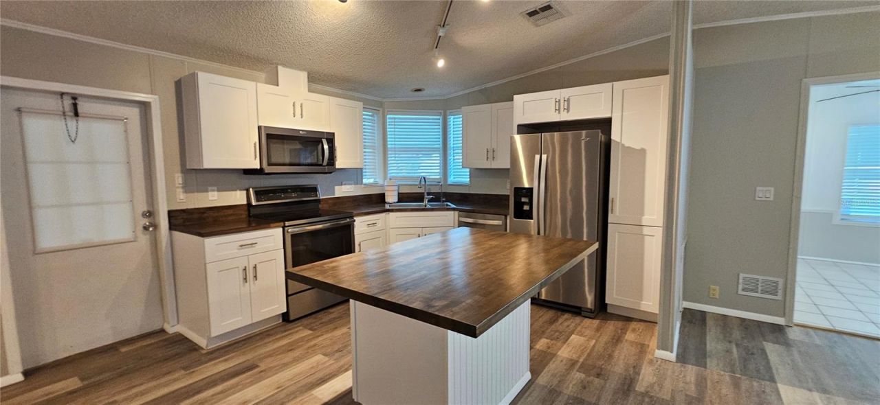 8410 Wagon Wheel Circle, North Fort Myers, FL 33917 Photo