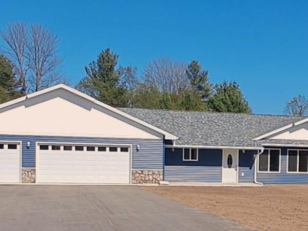 2221 Nancy Kay Avenue, Interlochen, MI 49643