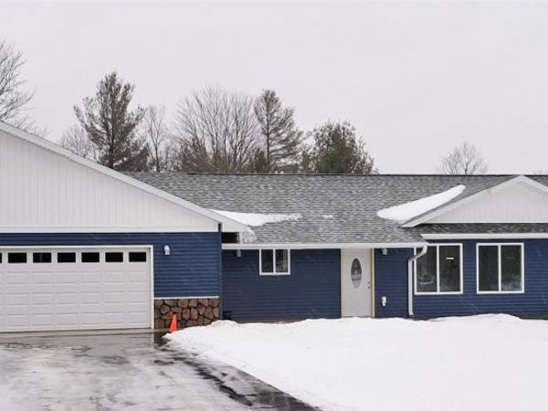 2221 Nancy Kay Avenue, Interlochen, MI 49643