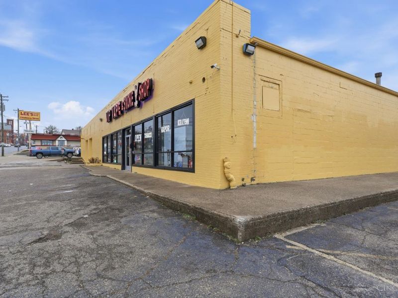 5000 Montgomery Road, Cincinnati, OH 45212 Photo 2