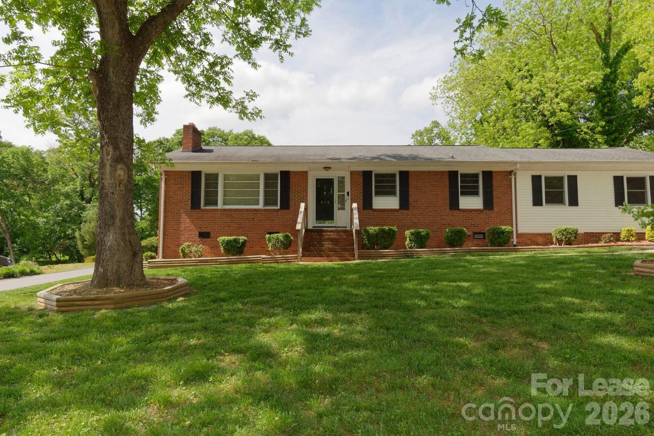 416 W Pine Street, Lincolnton, NC 28092 Main Photo