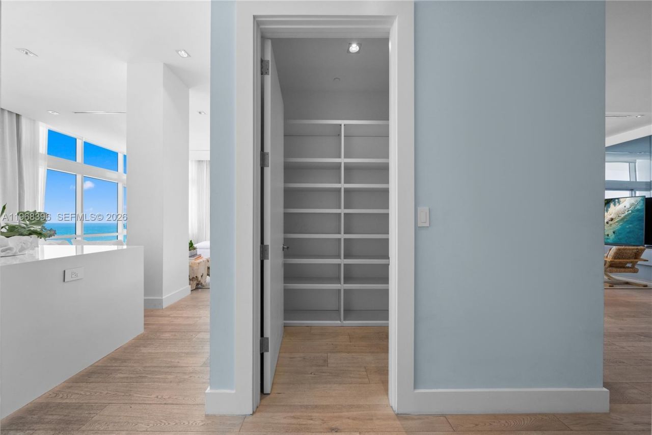 102 24th St, Unit PH-1610, Miami Beach, FL 33139 Photo