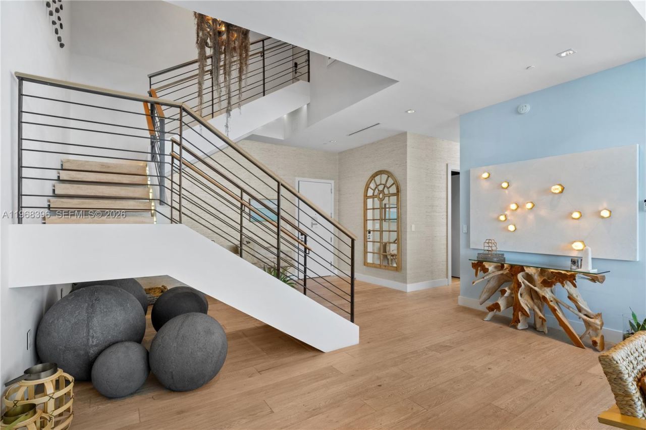 102 24th St, Unit PH-1610, Miami Beach, FL 33139 Photo