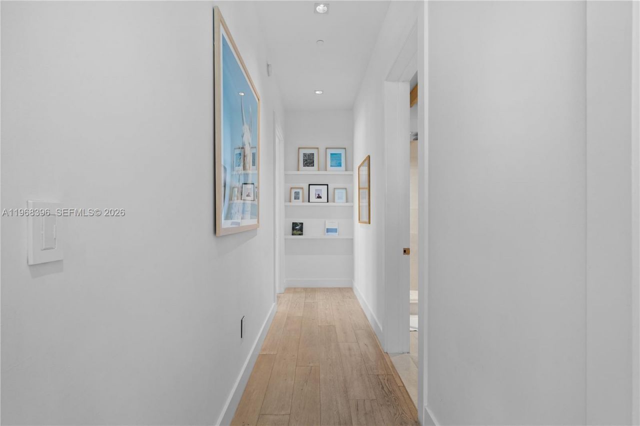 102 24th St, Unit PH-1610, Miami Beach, FL 33139 Photo