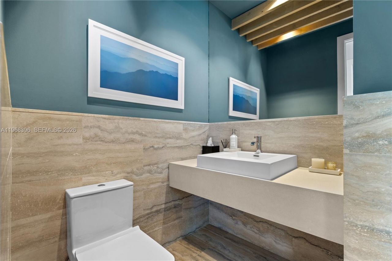 102 24th St, Unit PH-1610, Miami Beach, FL 33139 Photo