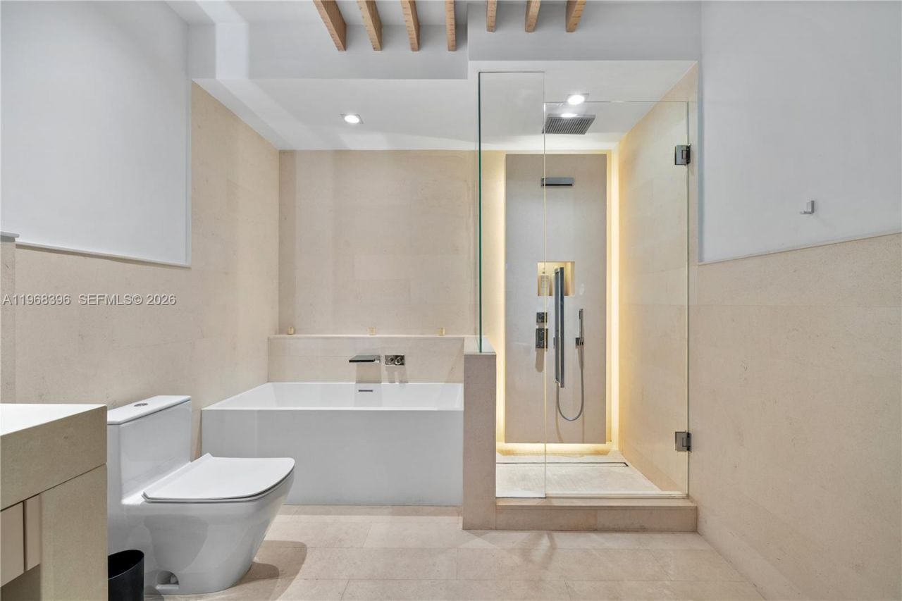 102 24th St, Unit PH-1610, Miami Beach, FL 33139 Photo