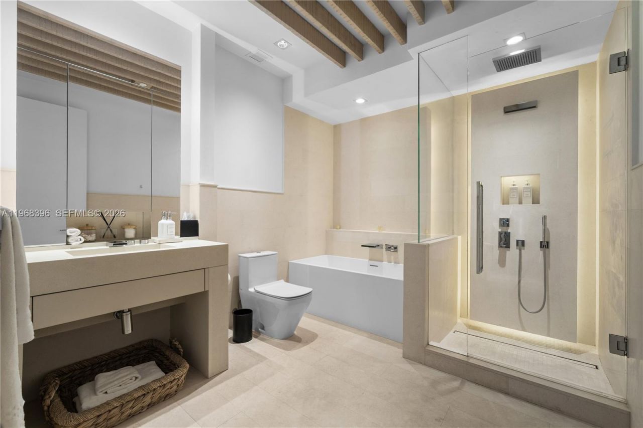 102 24th St, Unit PH-1610, Miami Beach, FL 33139 Photo