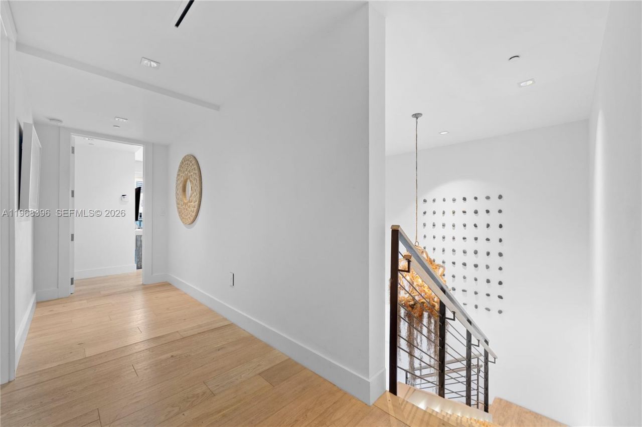 102 24th St, Unit PH-1610, Miami Beach, FL 33139 Photo