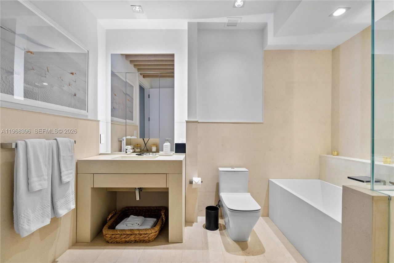 102 24th St, Unit PH-1610, Miami Beach, FL 33139 Photo