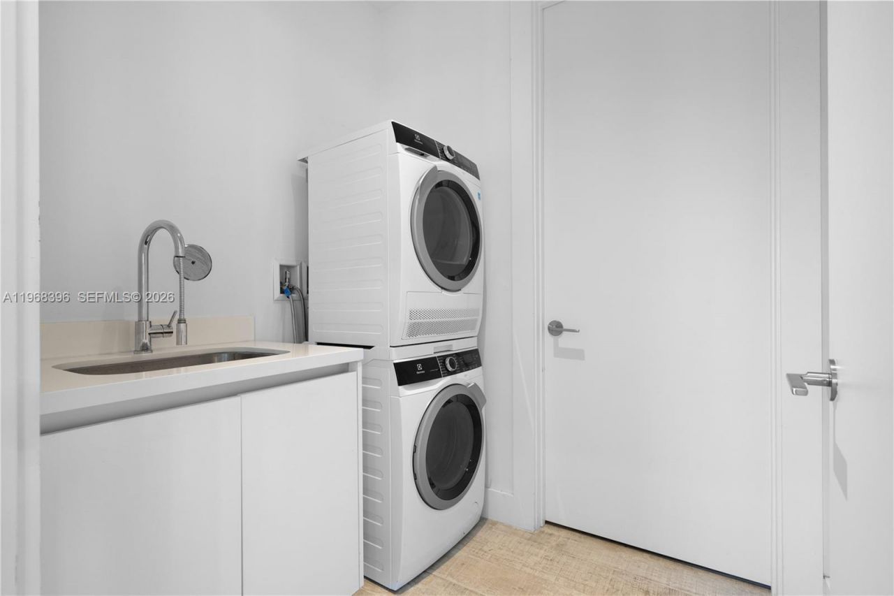 102 24th St, Unit PH-1610, Miami Beach, FL 33139 Photo