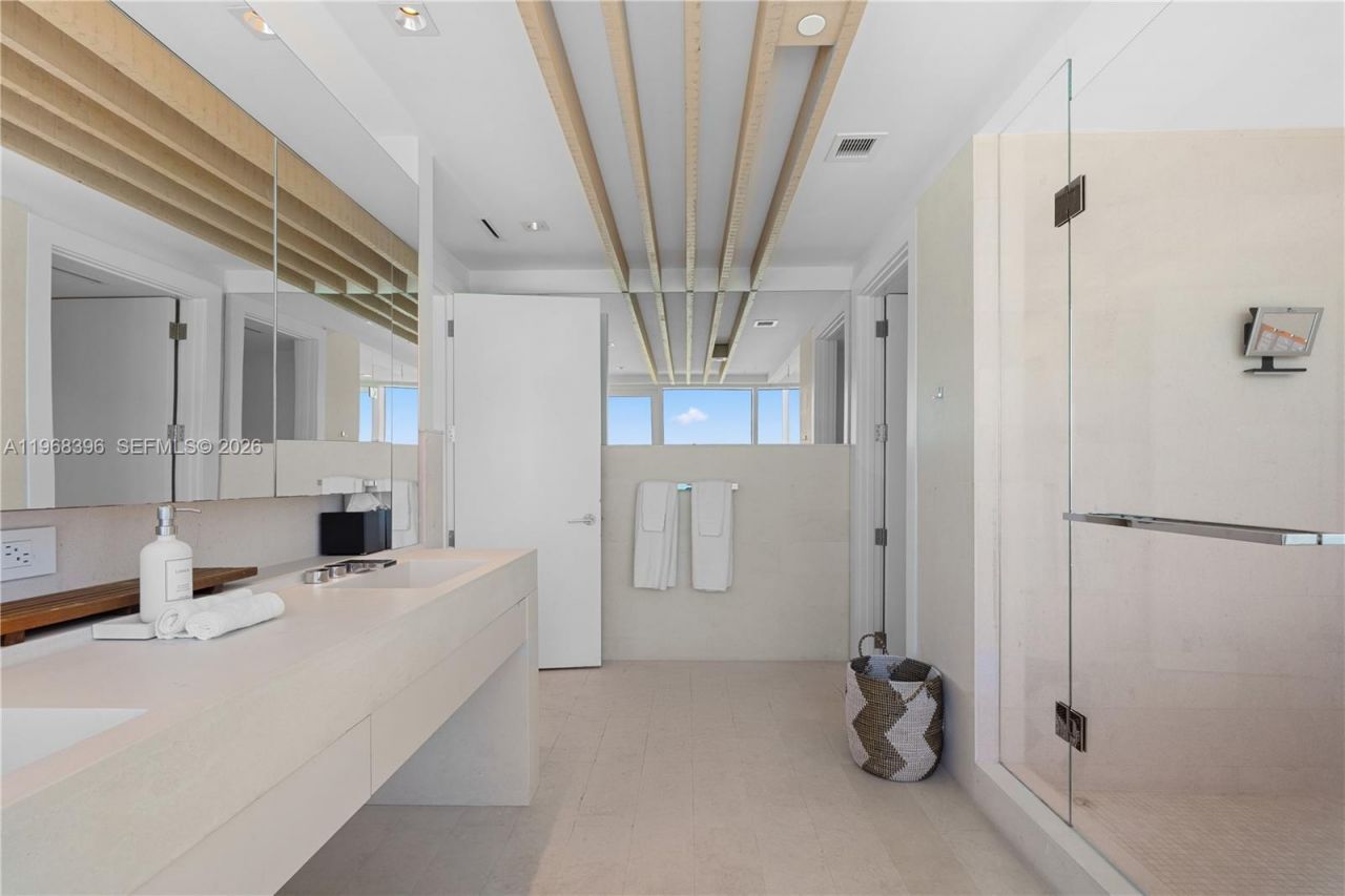 102 24th St, Unit PH-1610, Miami Beach, FL 33139 Photo