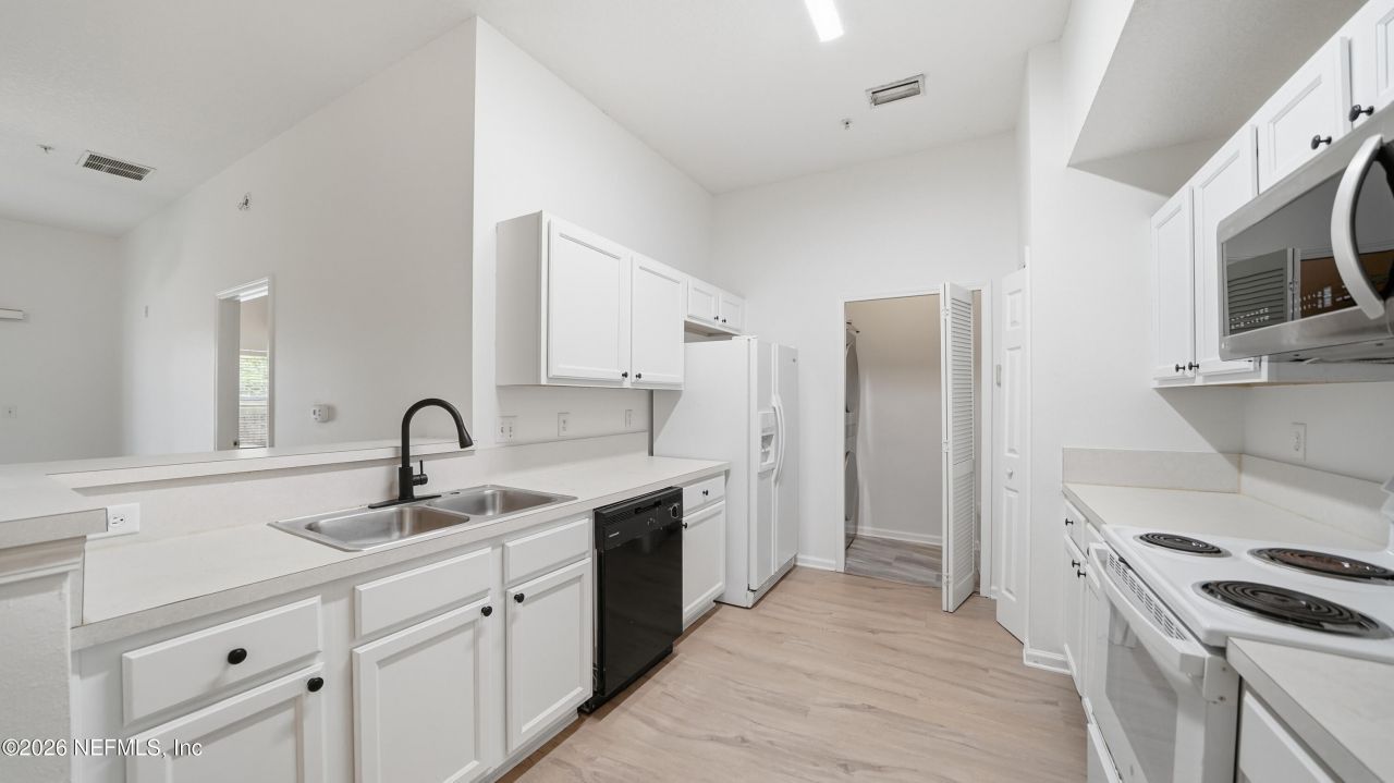 6081 Maggies Circle, Unit 104, Jacksonville, FL 32244 Photo