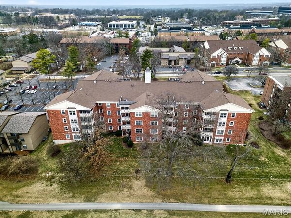 526 Sarah Lane, Unit 26, Creve Coeur, MO 63141