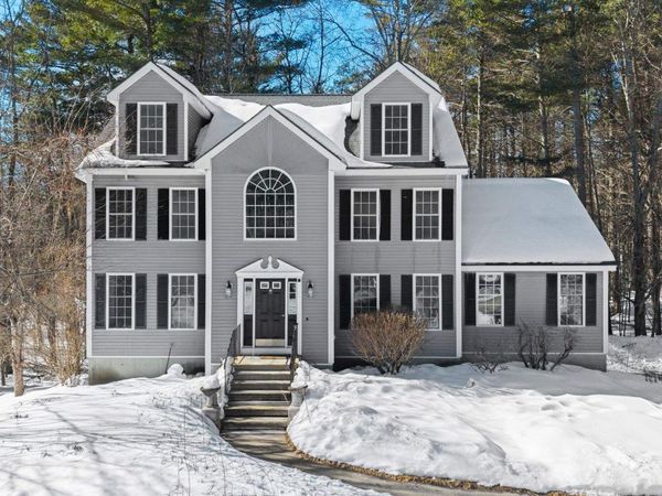26 Sweetbriar Lane, Chester, NH 03036