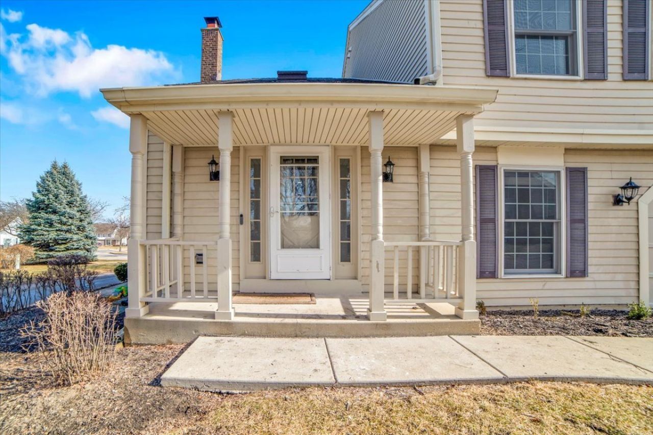 2664 College Hill Circle, Unit 381, Schaumburg, IL 60173 Main Photo