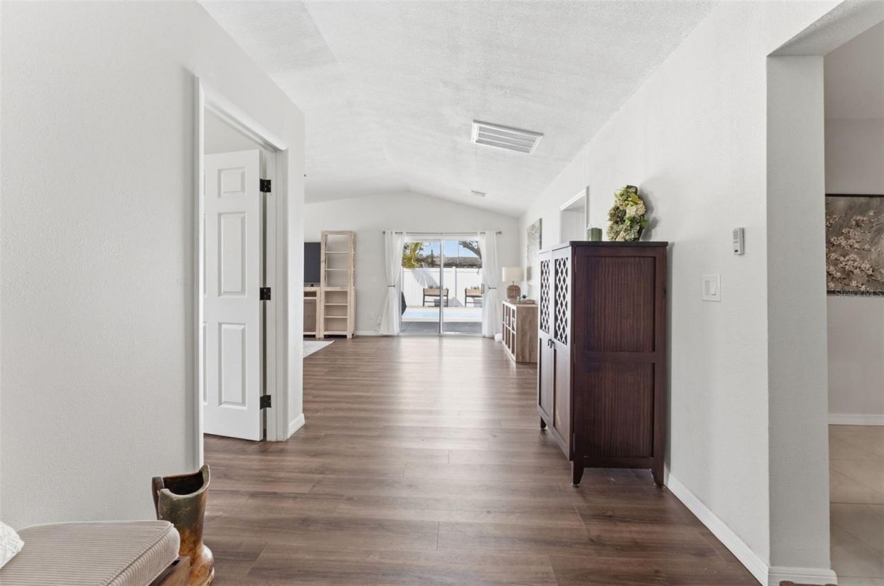 1824 59th Way N, Saint Petersburg, FL 33710 Photo