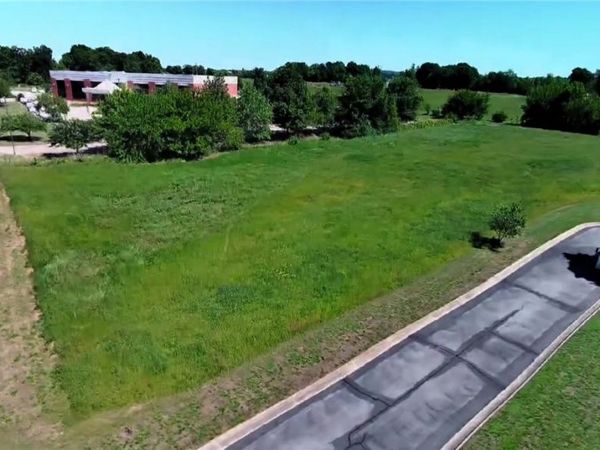 325 S 6th Place, Lowell, AR 72745