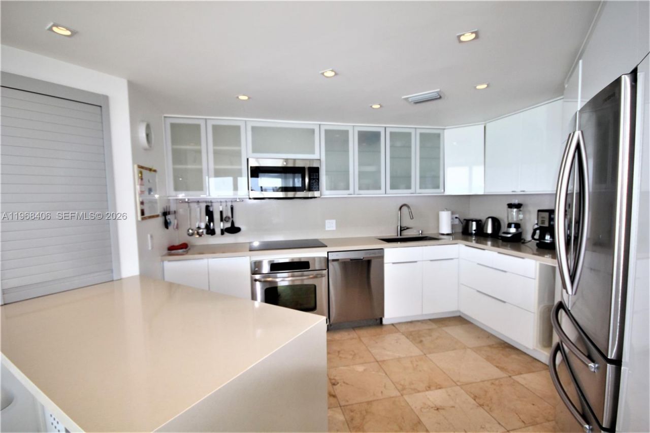 5151 Collins Av, Unit 532, Miami Beach, FL 33140 Photo