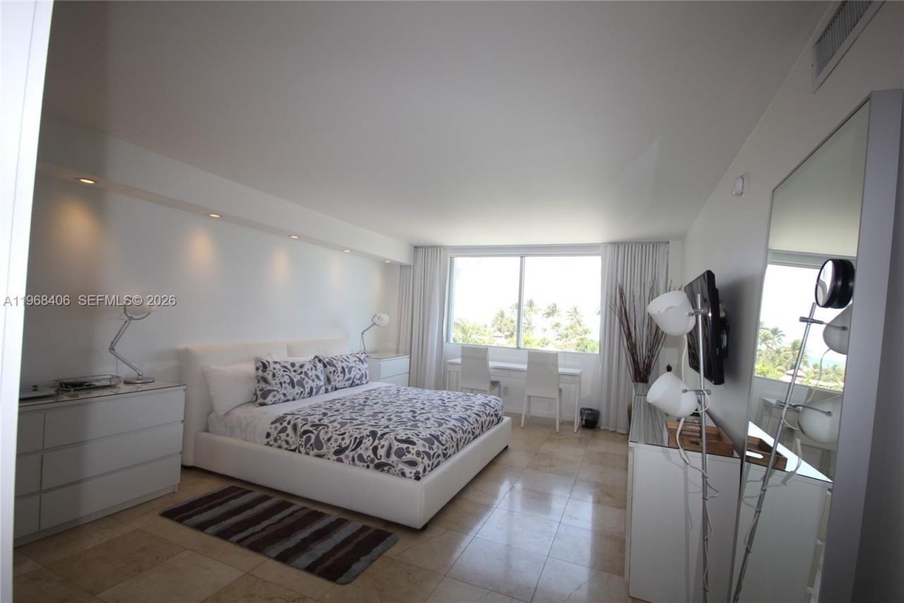 5151 Collins Av, Unit 532, Miami Beach, FL 33140 Photo
