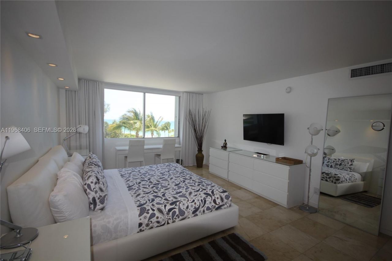 5151 Collins Av, Unit 532, Miami Beach, FL 33140 Photo